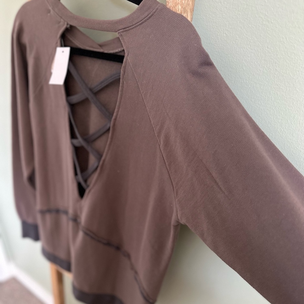 Women’s BKE Back Criss Cross Pullover